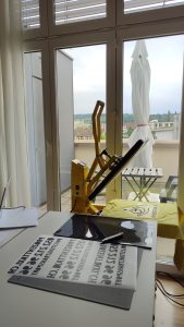 Druckpresse am Fenster